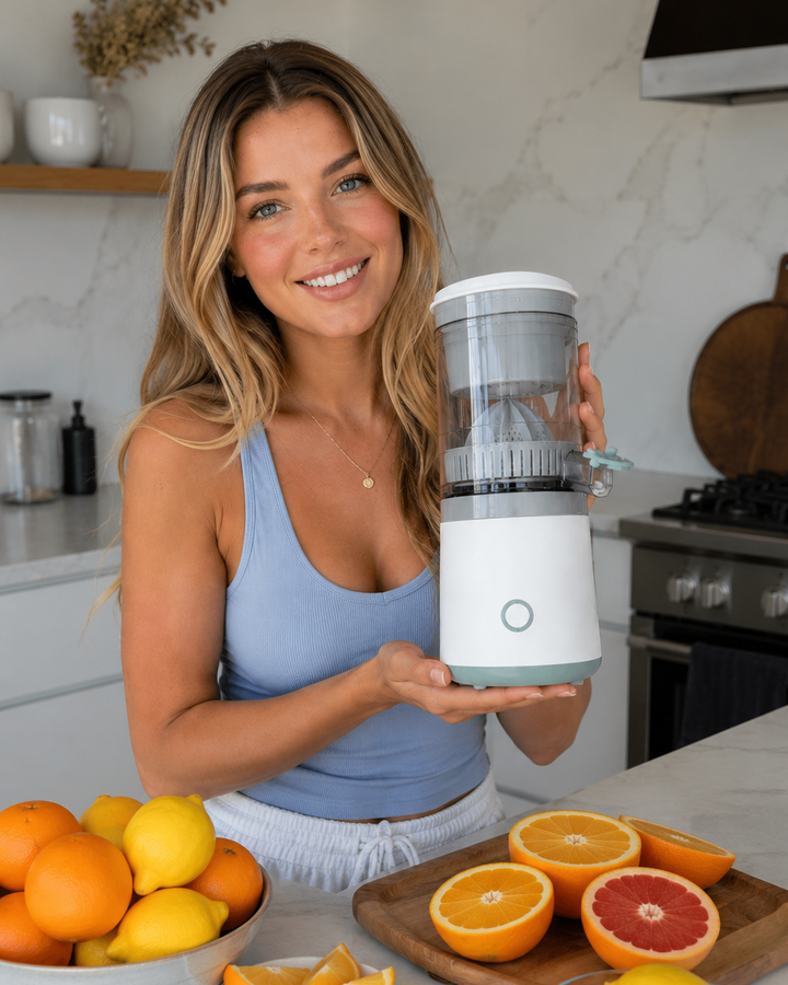 JuiceMaker PurePress portable rechargeable juicer with pulp separation, fresh orange juice maker for home, travel, office and beach use
